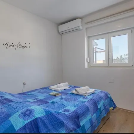 Vikis Place